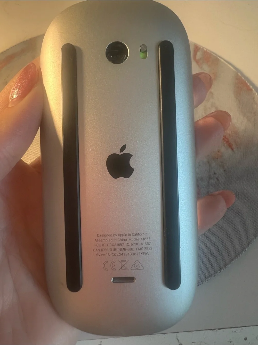 Apple White Wireless Magic Mouse - Sleek Multi-Touch Design